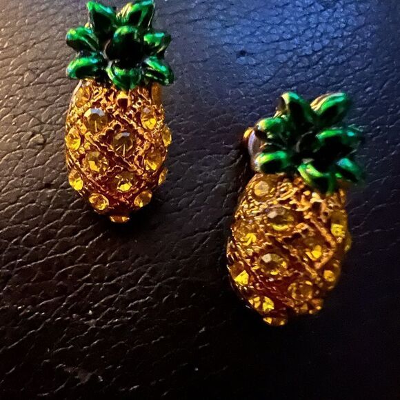 🍍New & sparkling pineapple stud earrings 🍍 - Picture 2 of 6
